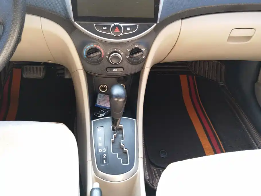 Hyundai Accent 2016 — фото 16