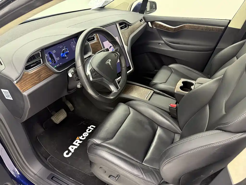 Tesla Model X 2018 — фото 13