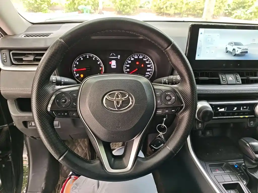 Toyota RAV4 2024 — фото 11