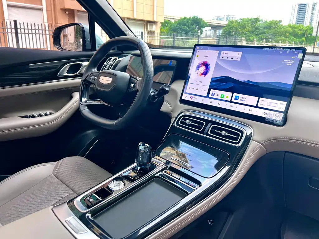 Geely Boyue L 2025 — фото 15