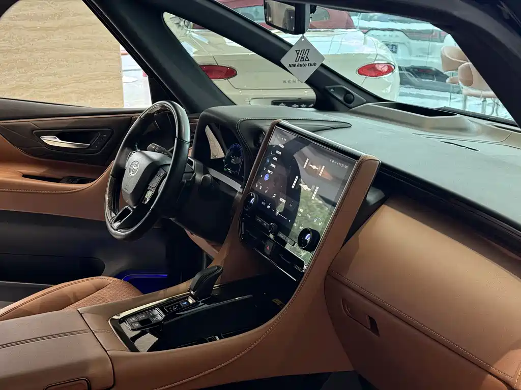 Toyota Alphard 2024 — фото 10