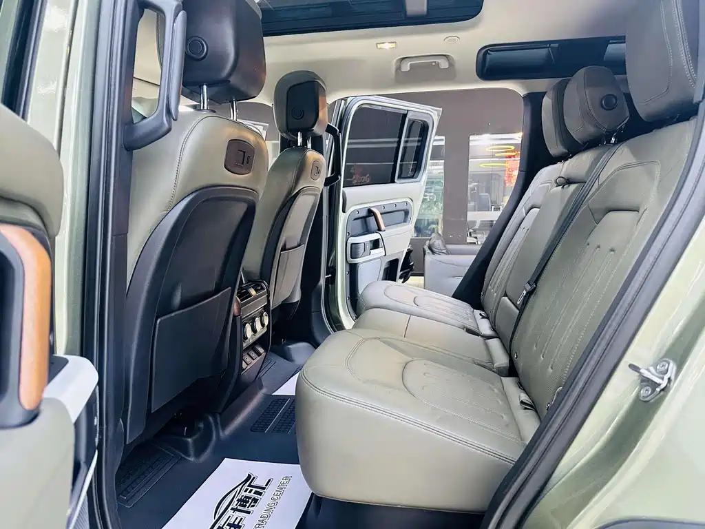 Land Rover Defender 2021 — фото 10