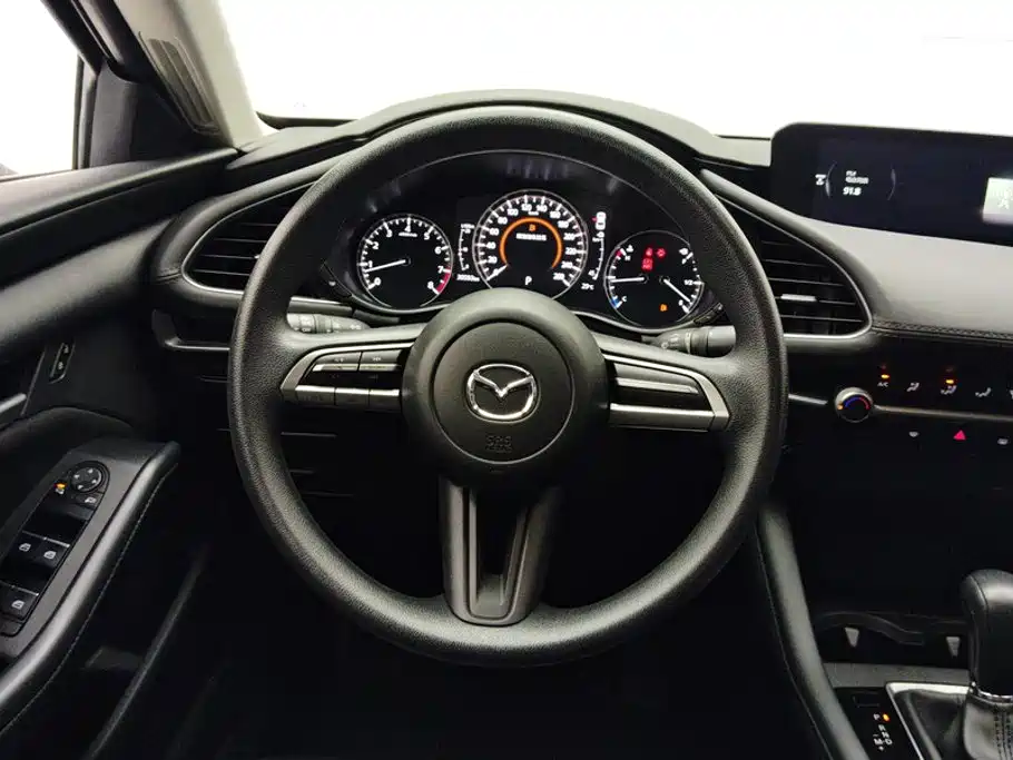 Mazda 3 Axela 2023 — фото 15