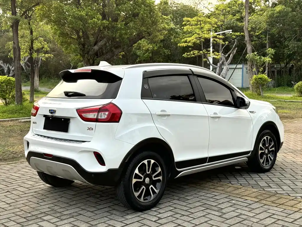 Geely Vision X3 2019 — фото 16