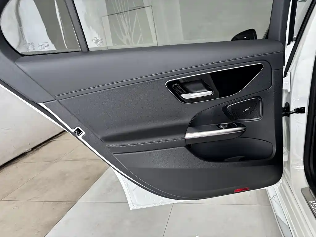 Mercedes-Benz C-Class 2025 — фото 22