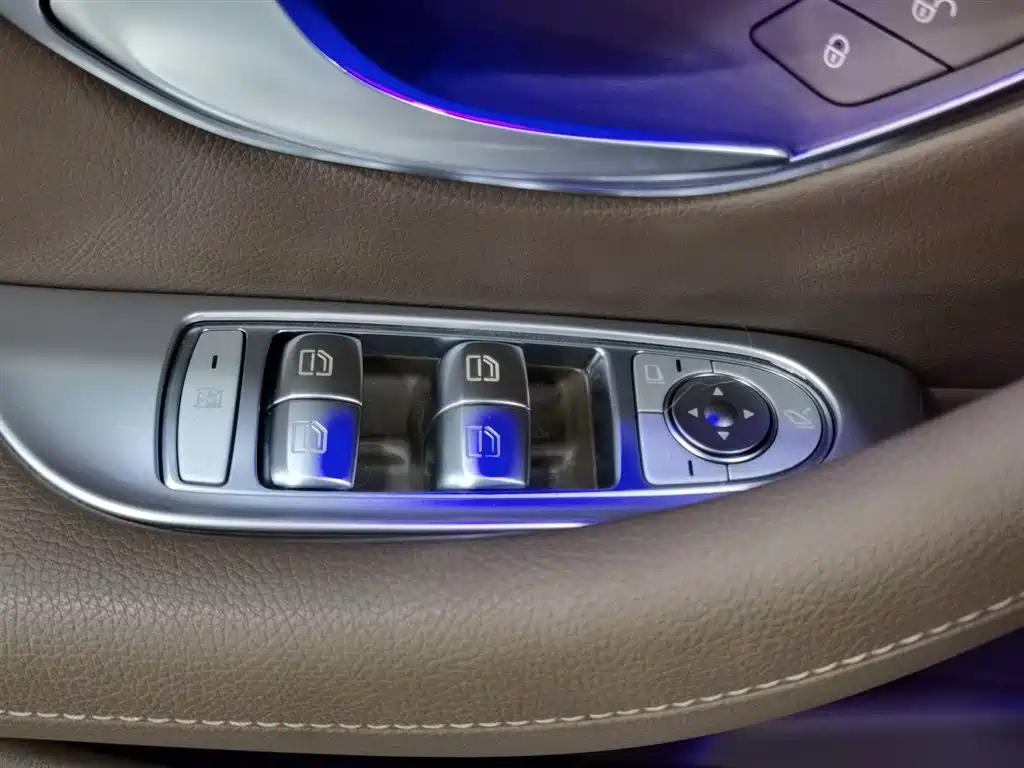 Mercedes-Benz E-Class 2023 — фото 9