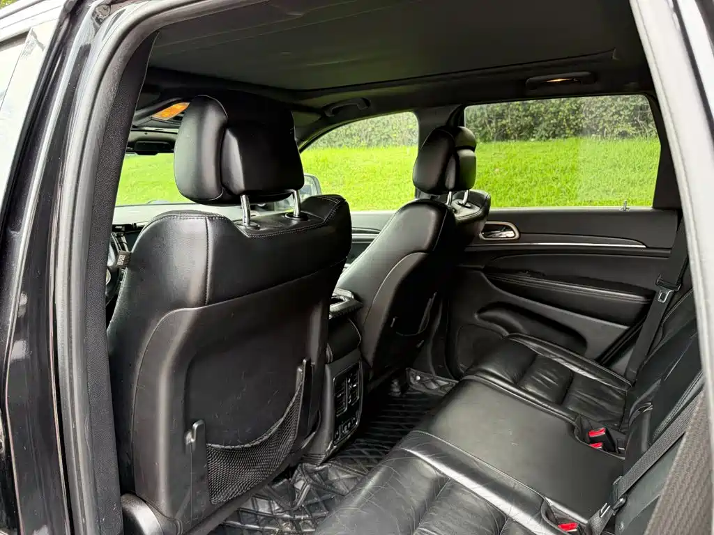 Jeep Grand Cherokee 2016 — фото 11