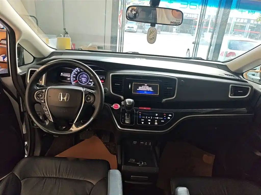 Honda Odyssey 2018 — фото 10