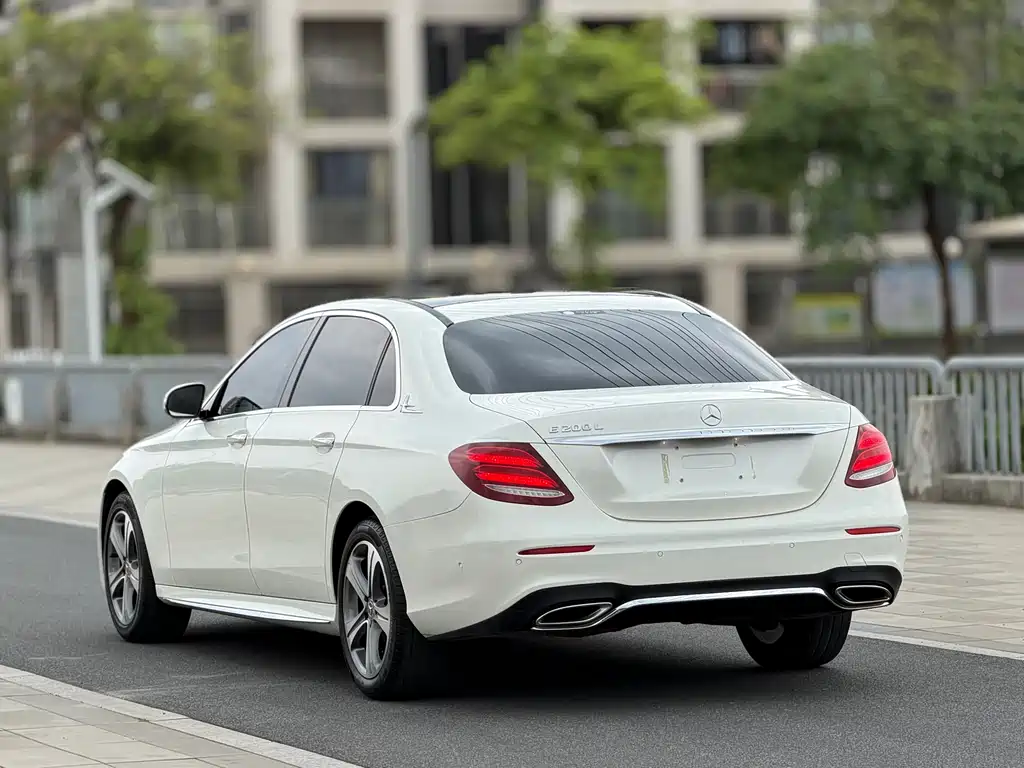 Mercedes-Benz E-Class 2018 — фото 27