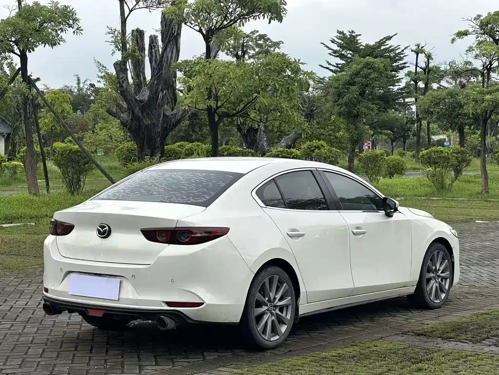 Mazda 3 Axela 2021 — фото 9