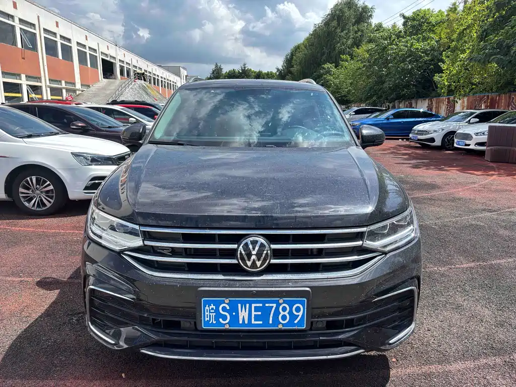 Volkswagen Tiguan L 2024 — фото 1