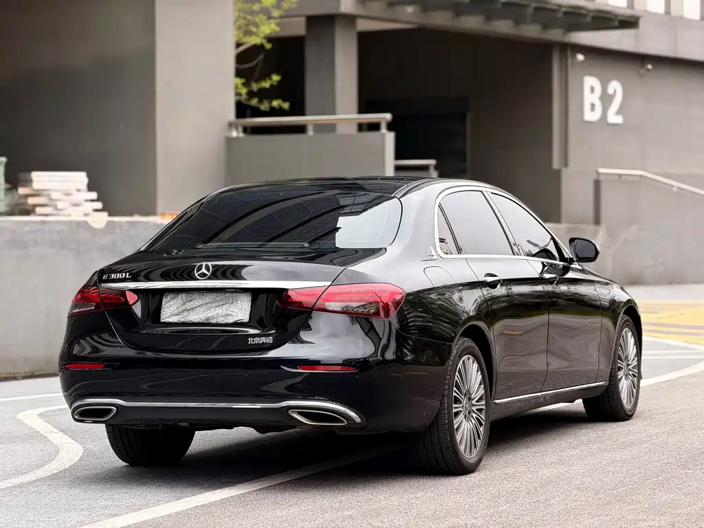 Mercedes-Benz E-Class 2023 — фото 9