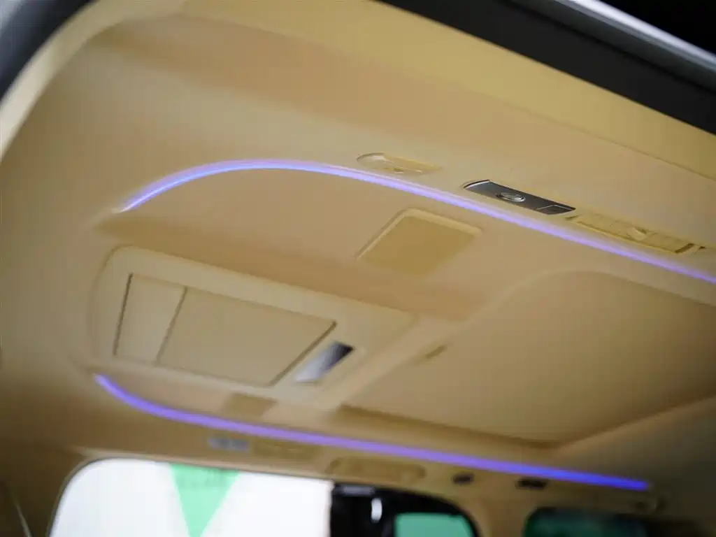 Toyota Alphard 2023 — фото 40