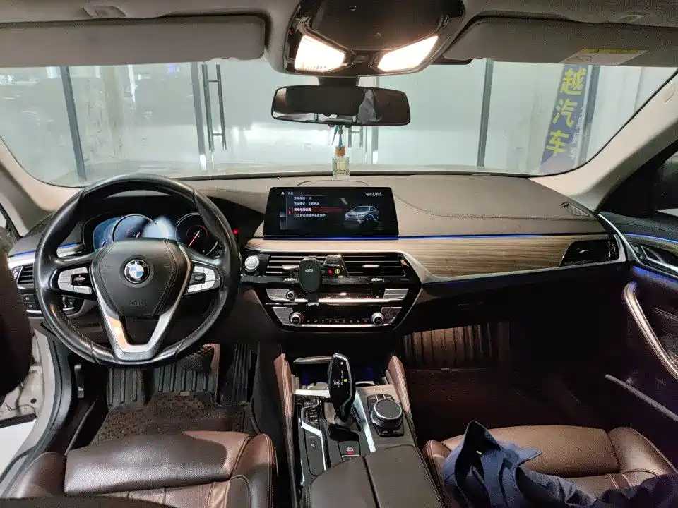 BMW 5 Series New Energy 2018 — фото 3