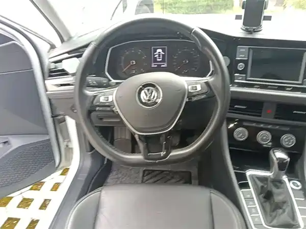 Volkswagen Sagitar 2019