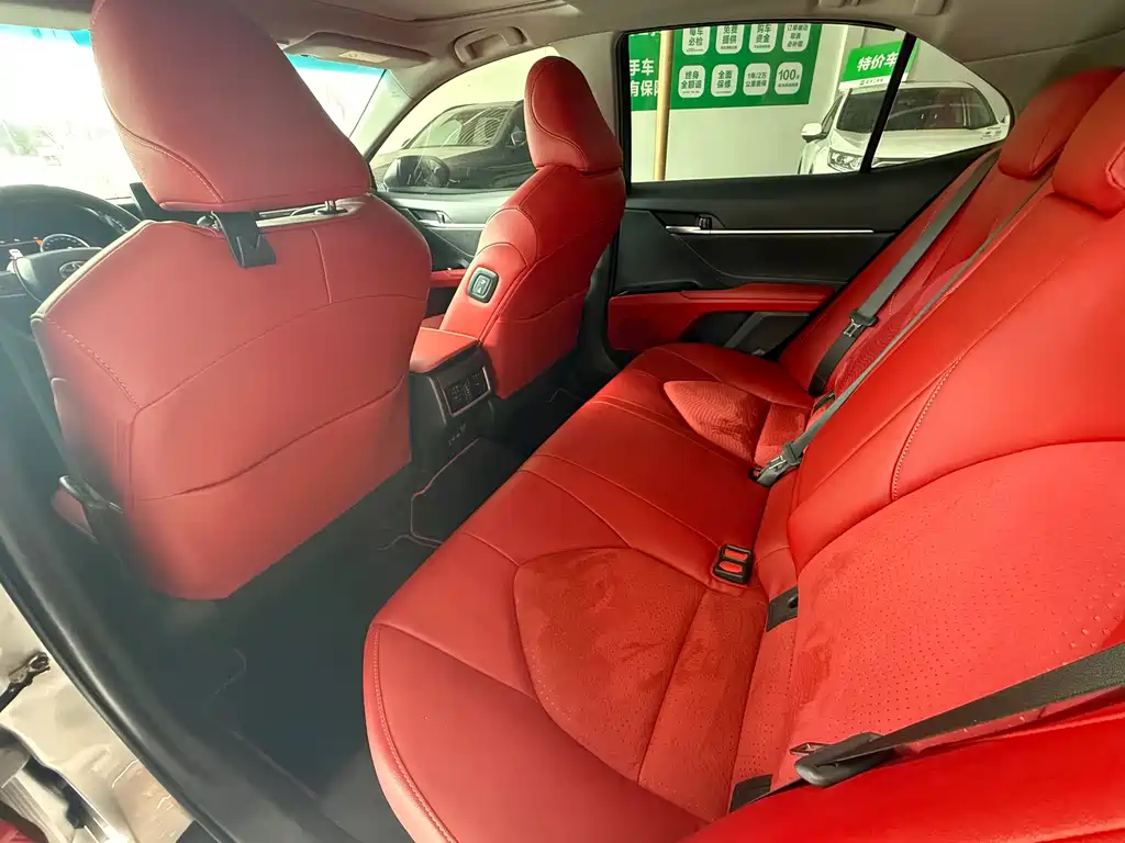 Toyota Camry 2023 — фото 9