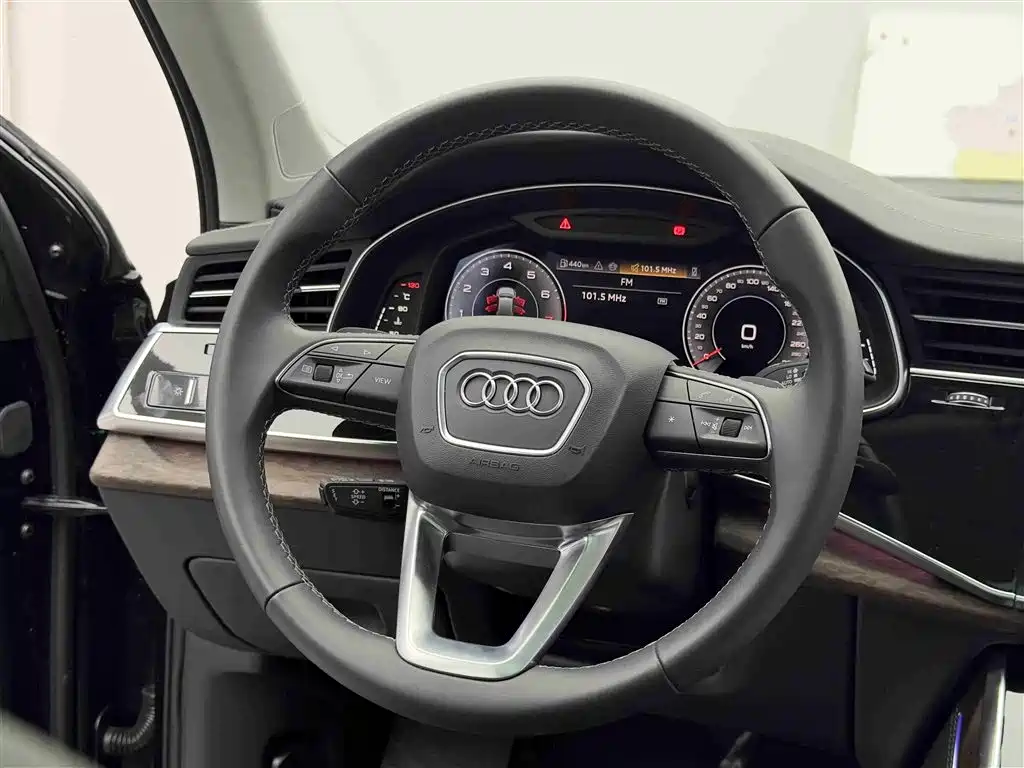 Audi Q7 2025 — фото 12