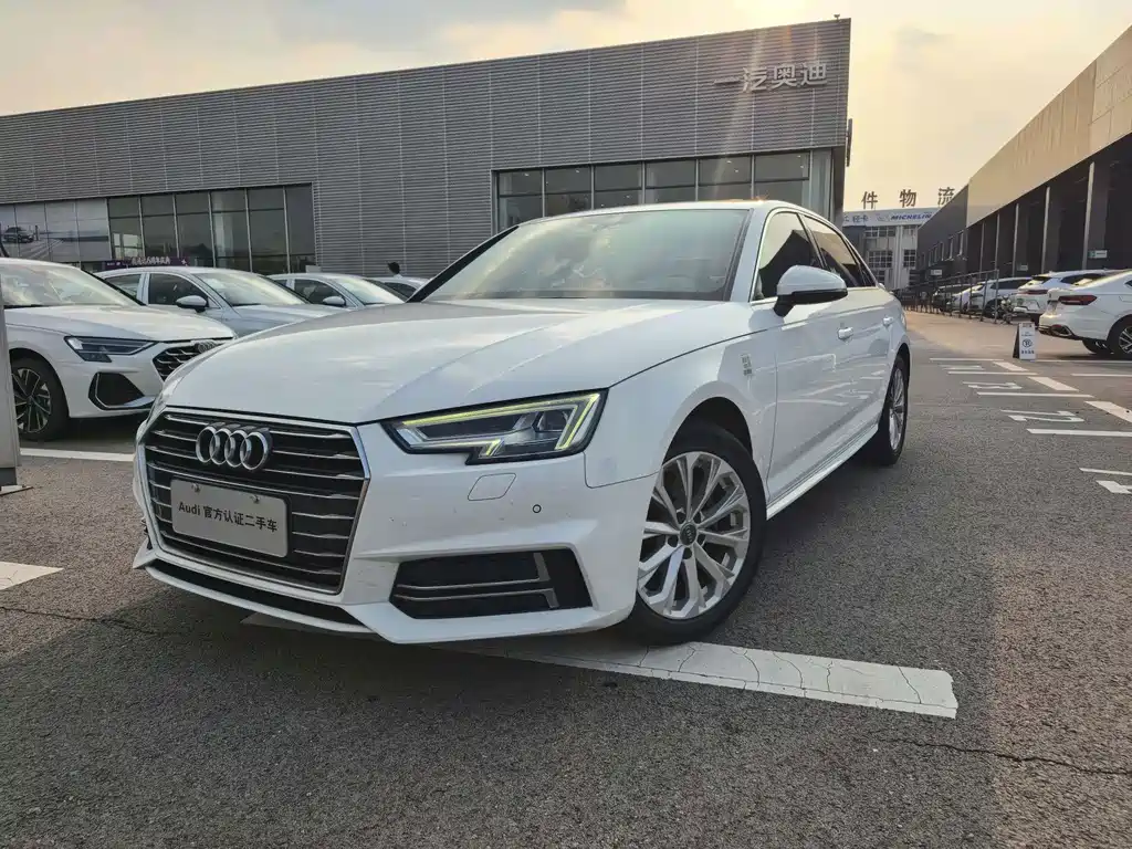 Audi A4L 2019 — фото 1