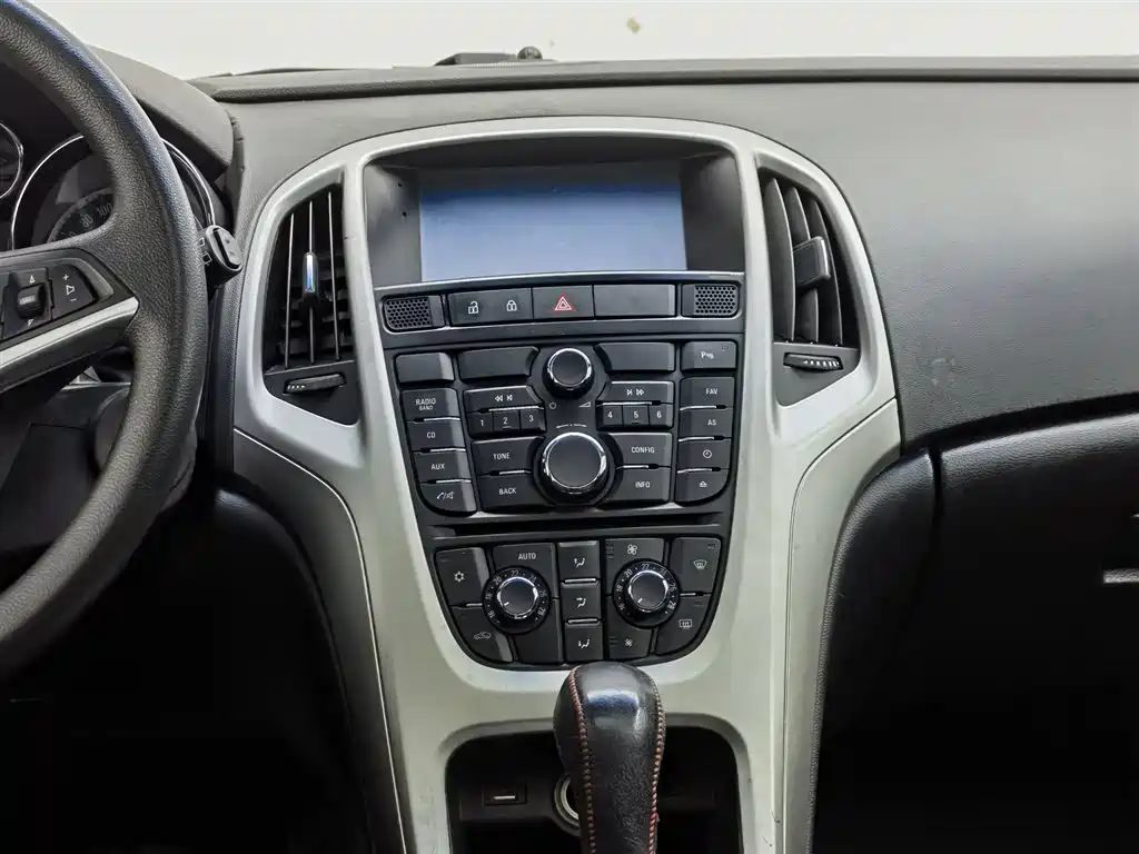 Buick Excelle 2014 — фото 12