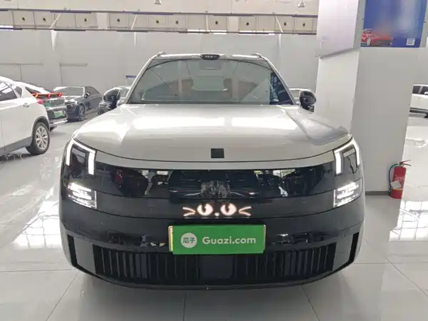 Lynk & Co 900 2025
