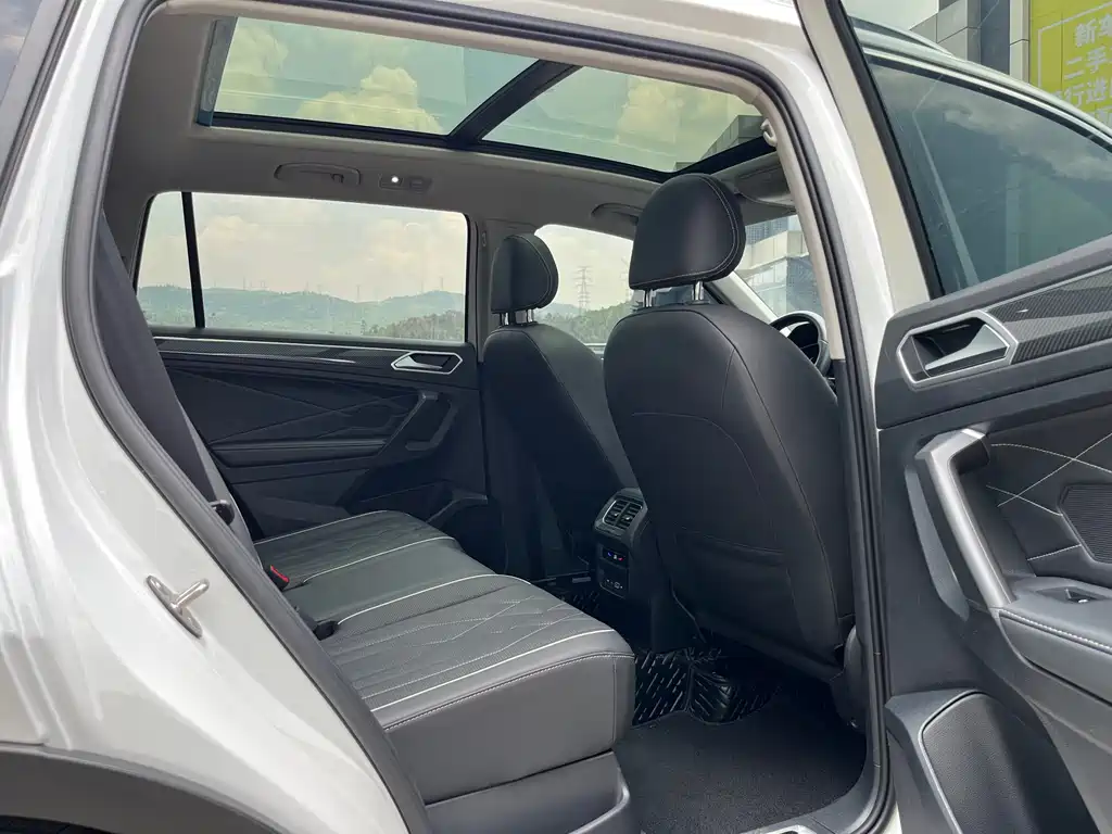 Volkswagen Tiguan L 2023 — фото 27