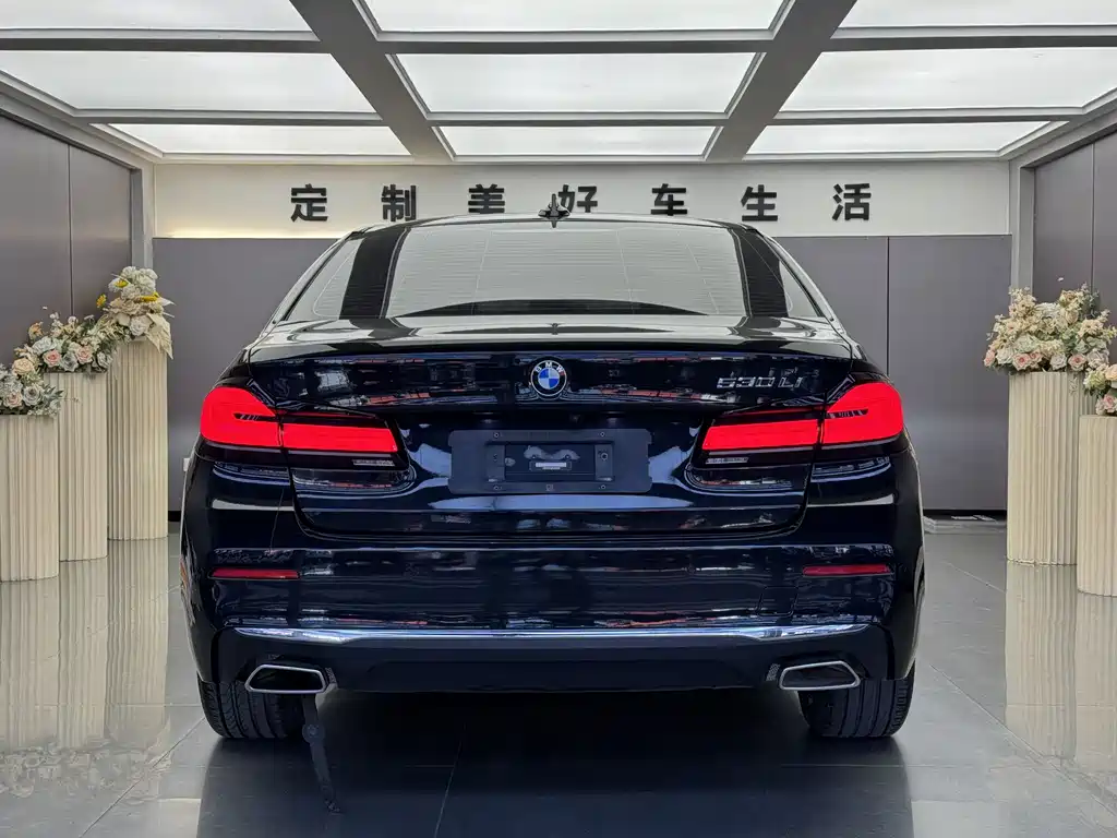 BMW 5 Series 2023 — фото 10