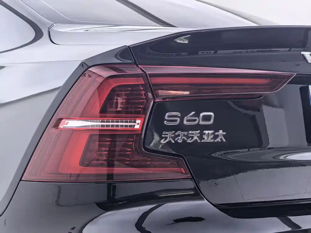 Volvo S60 2021 — фото 30