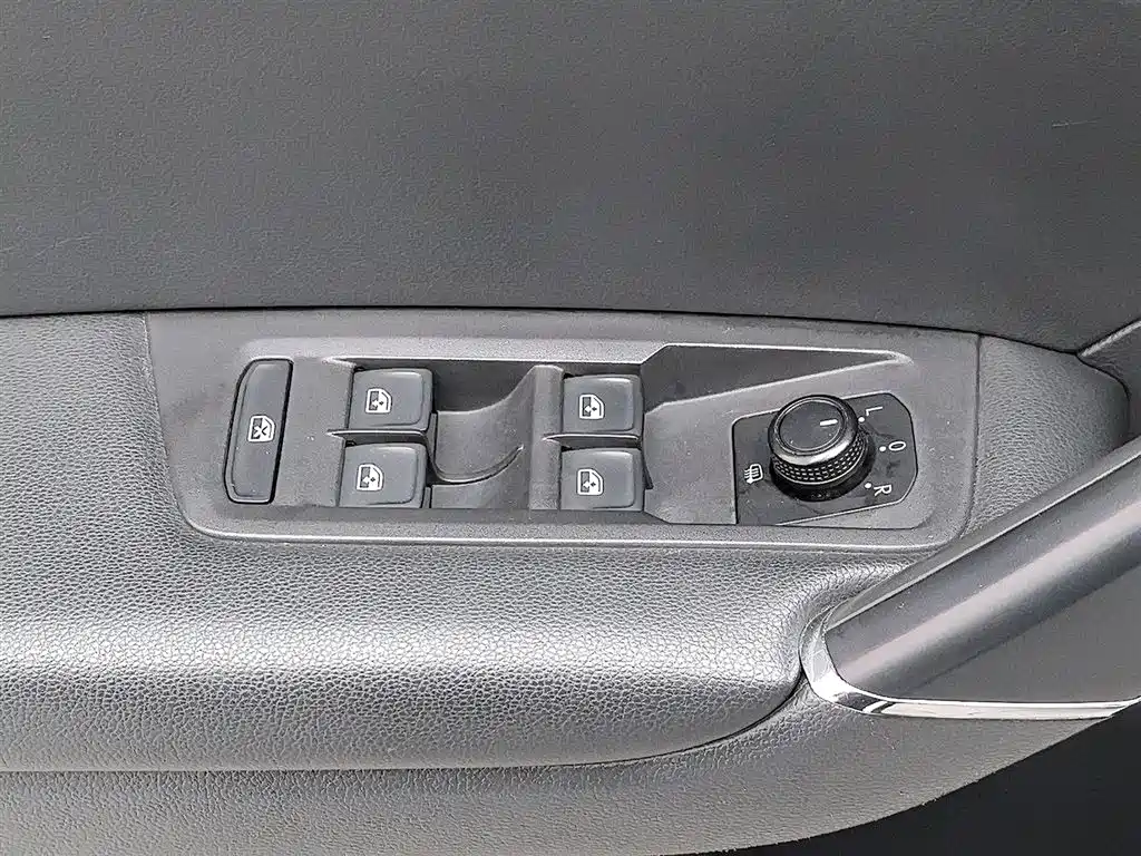 Volkswagen Touran 2017 — фото 9