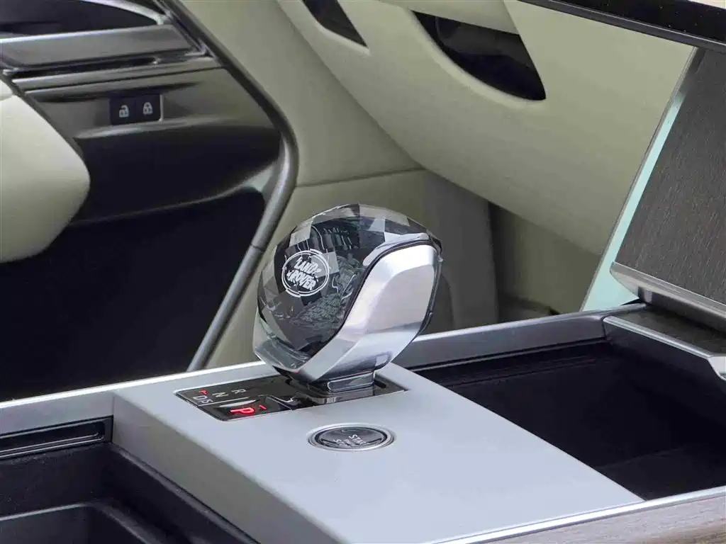 Land Rover Range Rover 2025 — фото 17