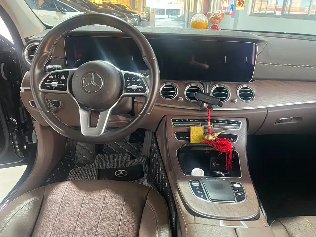 Mercedes-Benz E-Class 2019 — фото 13