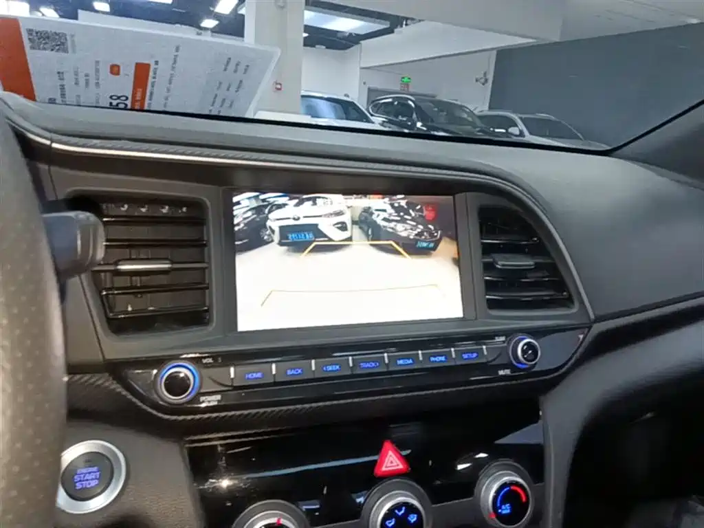 Hyundai Elantra 2019 — фото 13