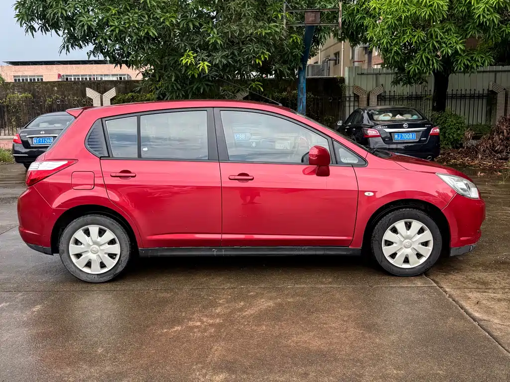 Venucia R50 2013