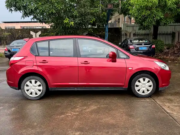 Venucia R50 2013