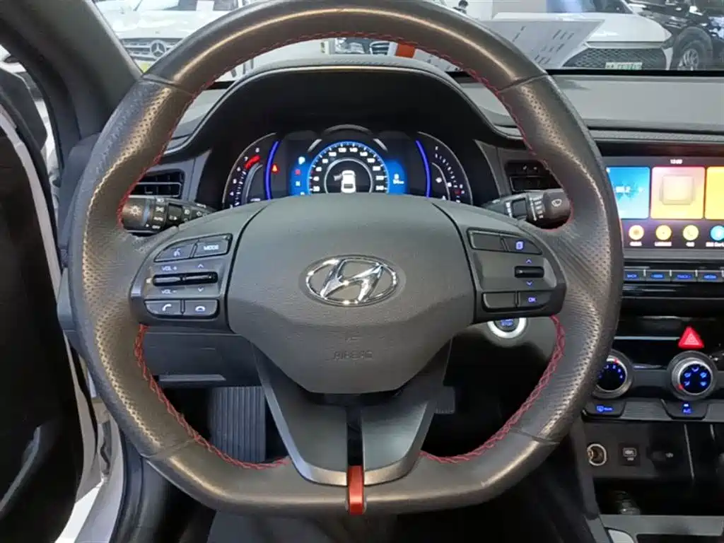 Hyundai Elantra 2019 — фото 11