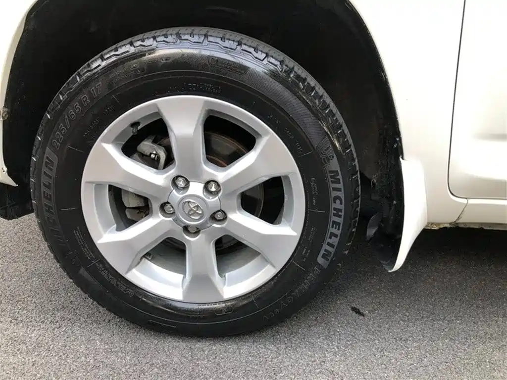 Toyota RAV4 2012 — фото 15