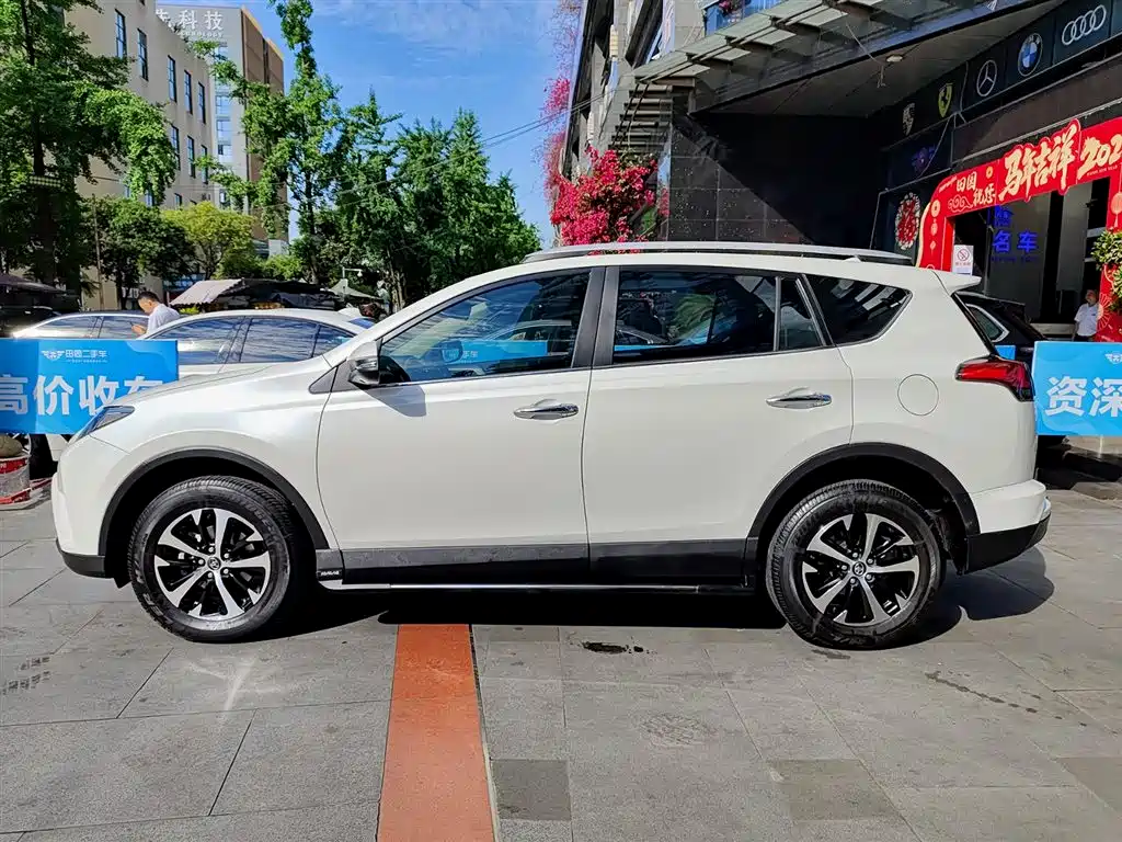Toyota RAV4 2016 — фото 3