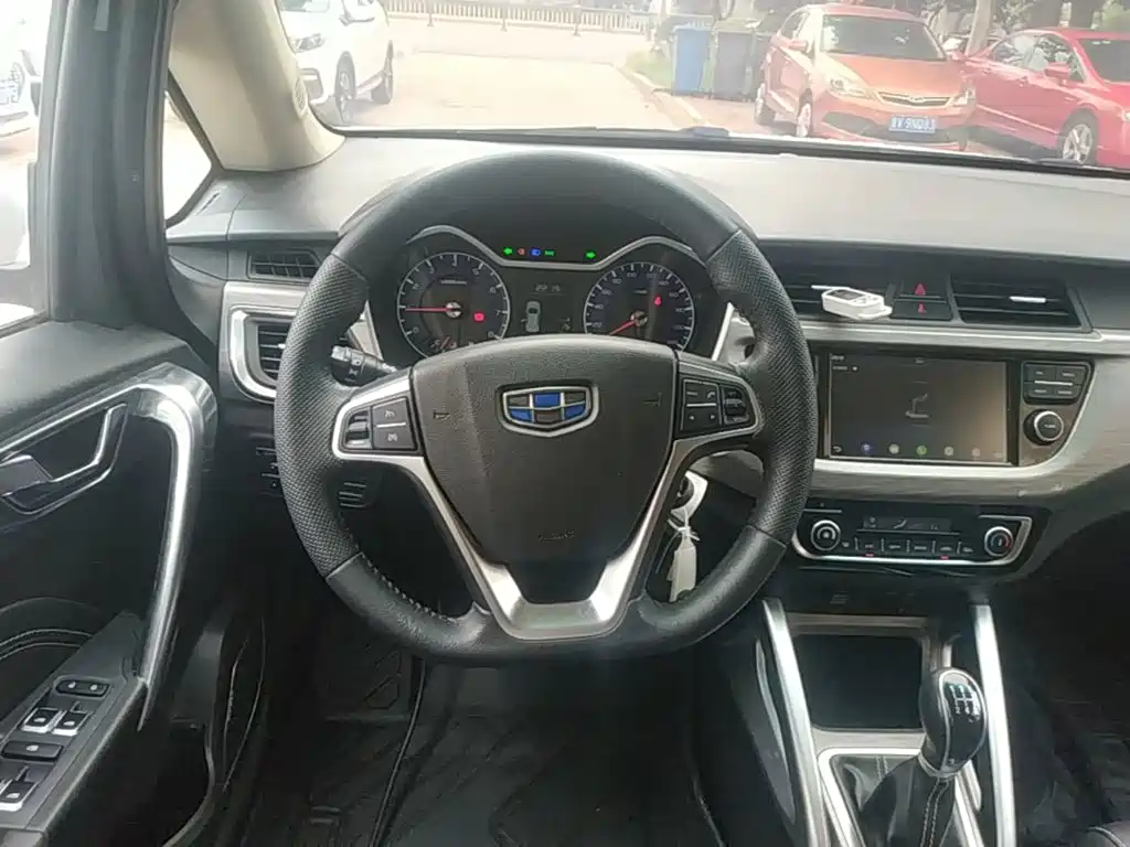 Geely Vision X3 2017 — фото 11