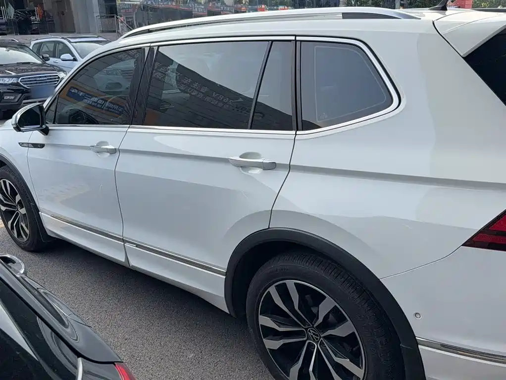 Volkswagen Tiguan L 2021 — фото 8