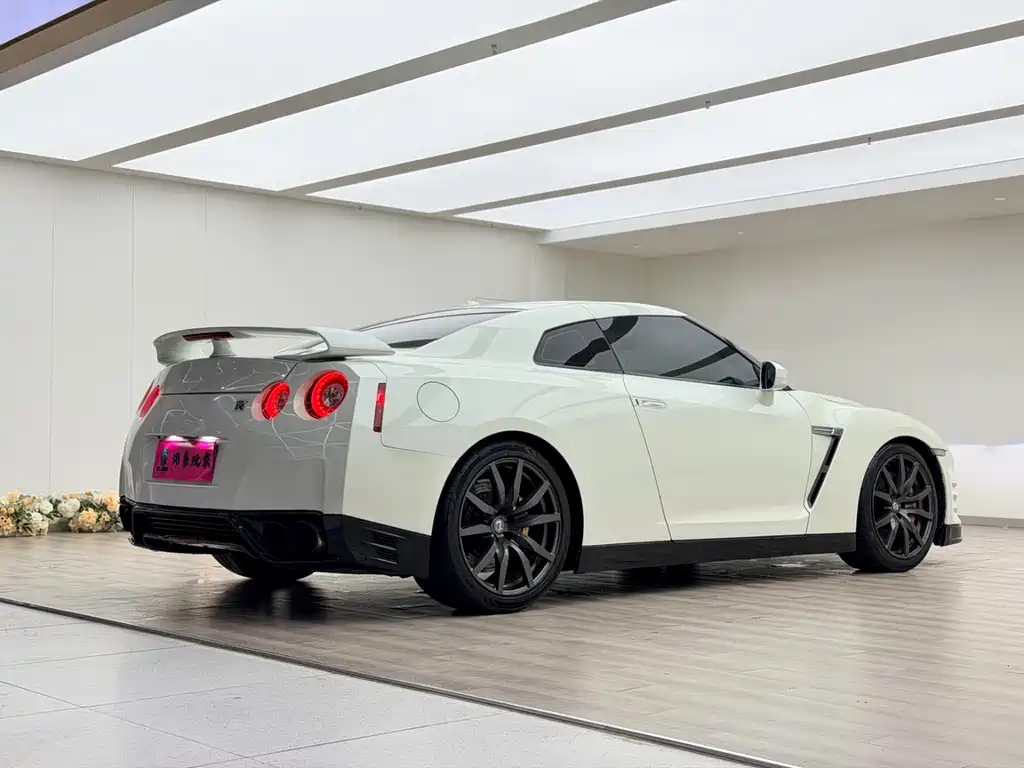 Nissan GT-R 2009 — фото 6