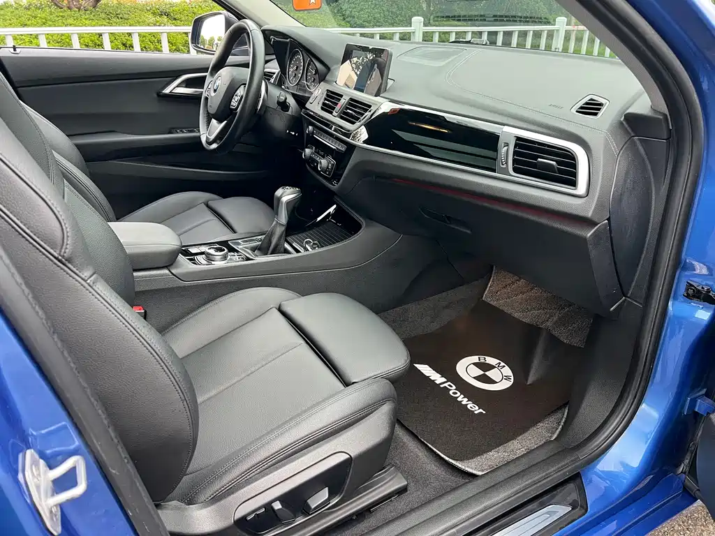 BMW 1 Series 2018 — фото 11