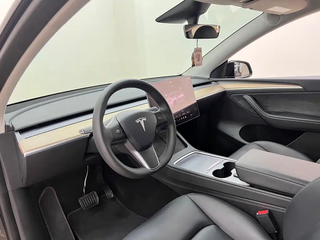 Tesla Model Y 2023 — фото 15