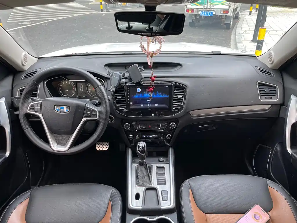 Geely Vision X6 2017 — фото 10