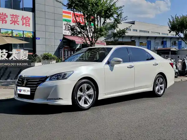 Toyota Crown 2015