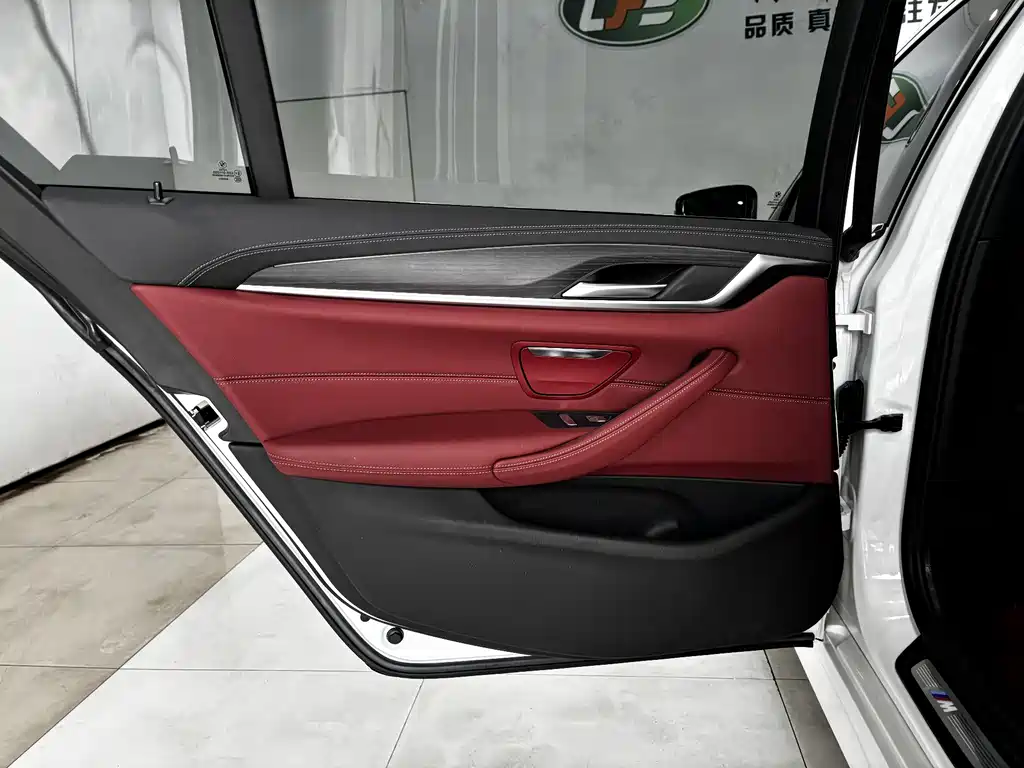 BMW 5 Series New Energy 2022 — фото 19