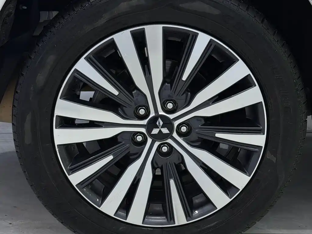 Mitsubishi Outlander 2022 — фото 20