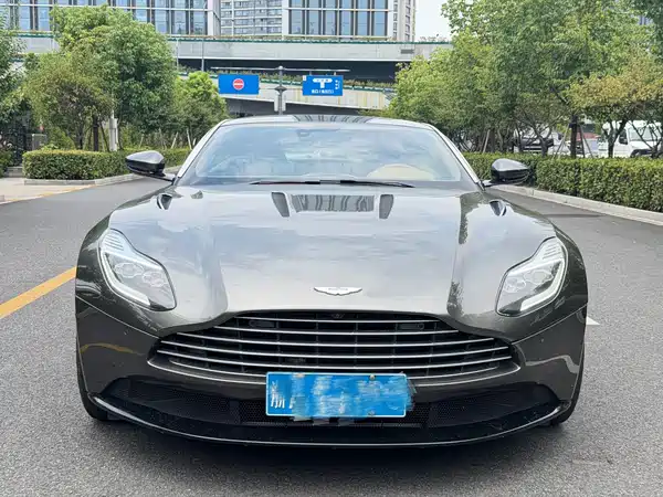 Aston Martin DB11 2017