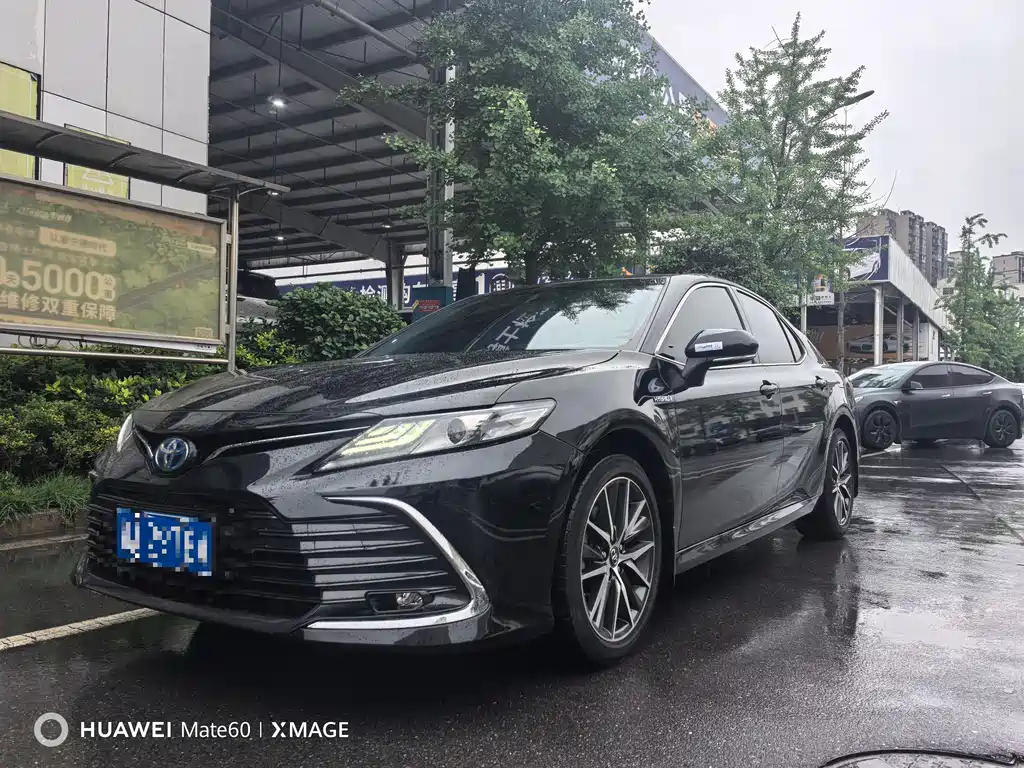 Toyota Camry 2022 — фото 1