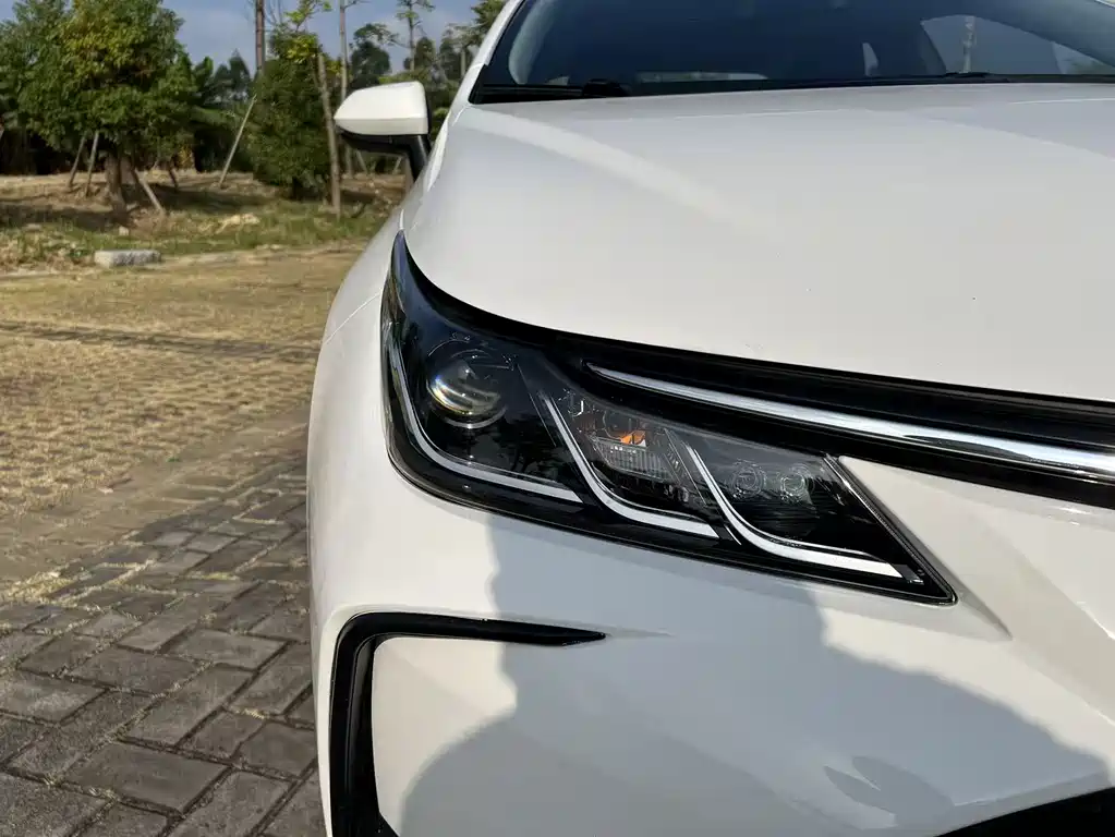 Toyota Corolla 2023 — фото 17