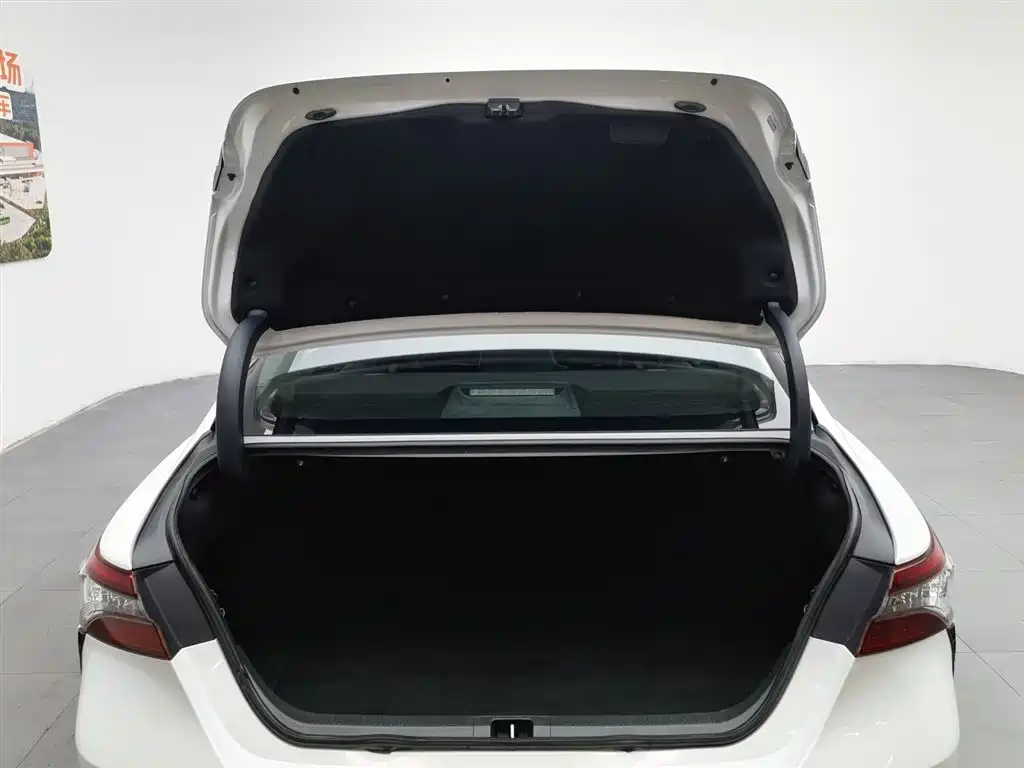Toyota Camry 2022 — фото 16