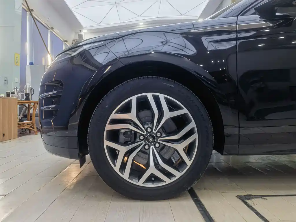 Land Rover Evoque 2023 — фото 13